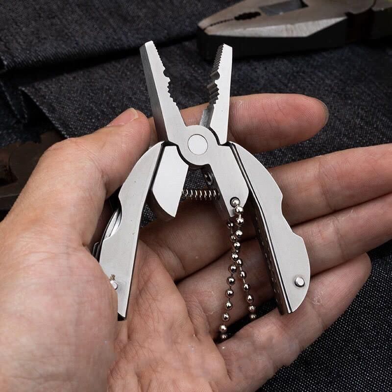 7 in 1 Multipurpose Toolkit Keychain